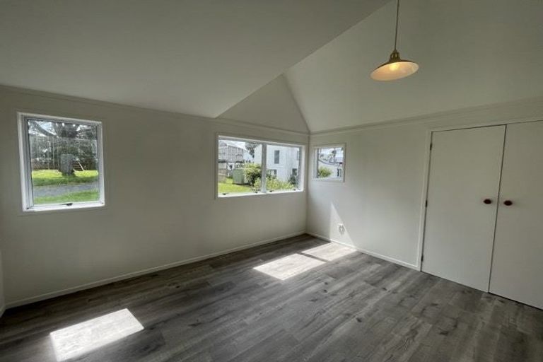 Photo of property in 106 Lincoln Park Avenue, Massey, Auckland, 0614