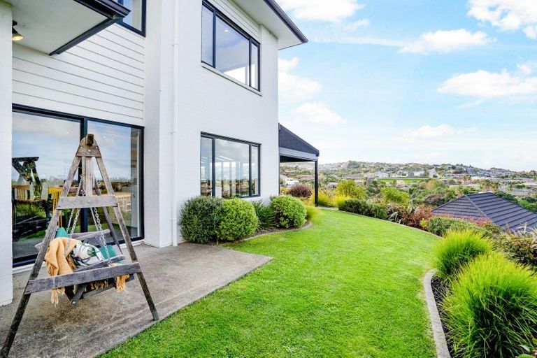 Photo of property in 69 Maka Terrace, Orewa, 0931