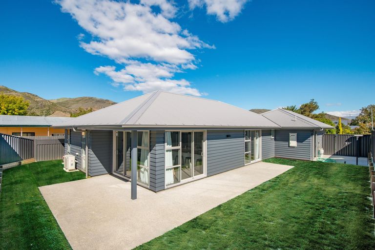 Photo of property in 51a Molyneux Avenue, Cromwell, 9310