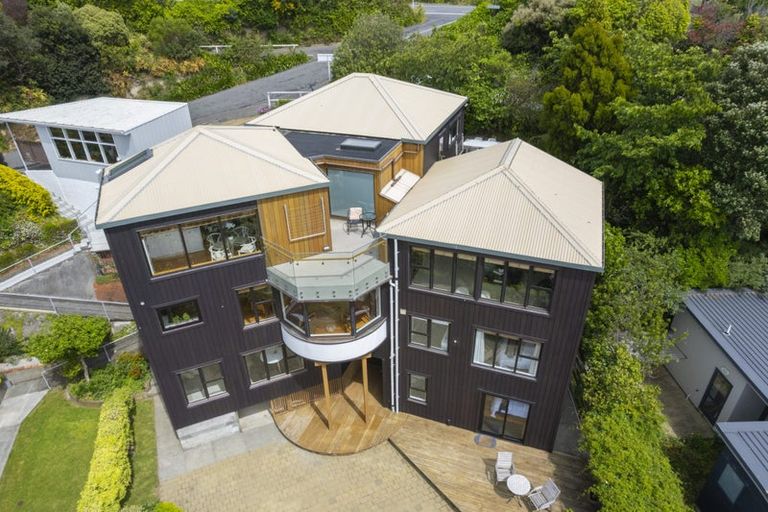 Photo of property in 38 Napier Street, Karaka Bays, Wellington, 6022