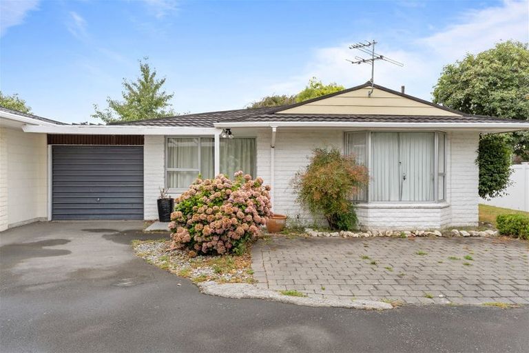 Photo of property in 1/102 Roydvale Avenue, Burnside, Christchurch, 8053