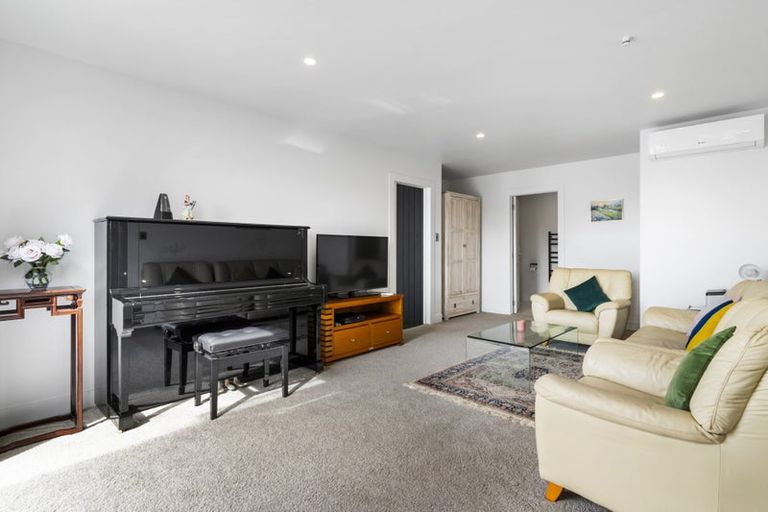 Photo of property in 24 Beach Road, Castor Bay, Auckland, 0620