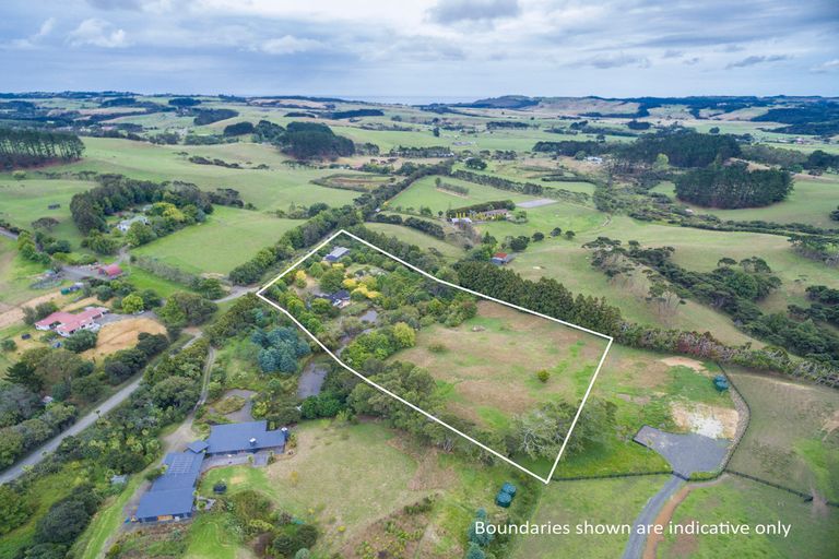 Photo of property in 165 Valley Road, Waimauku, 0881