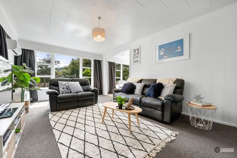 Photo of property in 38 Holborn Drive, Stokes Valley, Lower Hutt, 5019