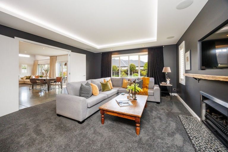 Photo of property in 5 Fairway Grove, Hokowhitu, Palmerston North, 4410