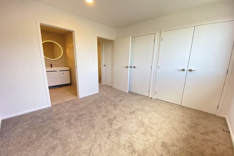 Photo of property in 57d Edmonton Road, Henderson, Auckland, 0612