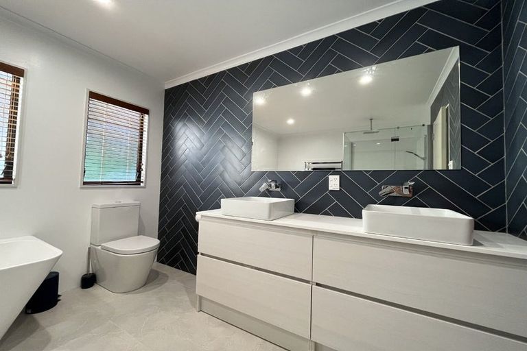 Photo of property in 18 Pendennis Point, Camborne, Porirua, 5026