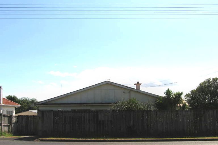 Photo of property in 95 Astley Avenue, New Lynn, Auckland, 0600