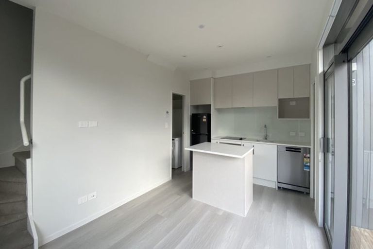 Photo of property in 9/2 Moor Avenue, Te Atatu Peninsula, Auckland, 0610