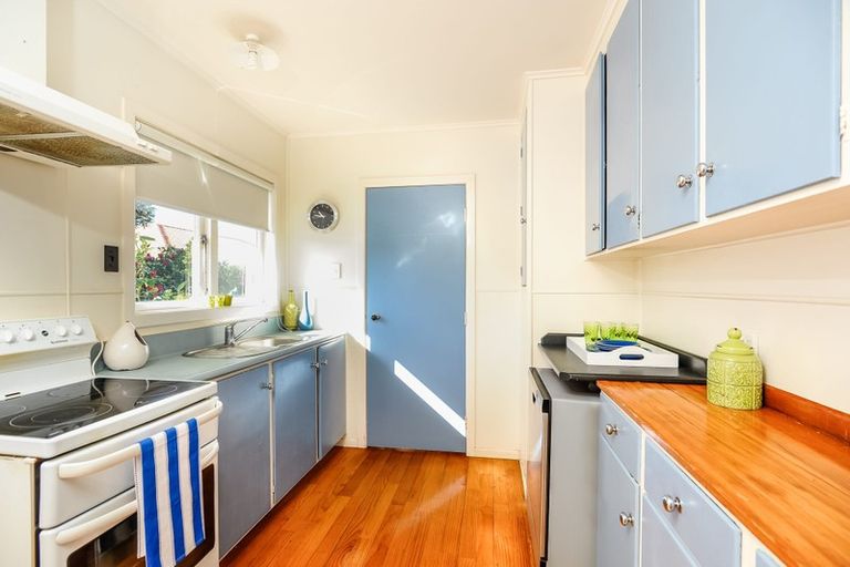 Photo of property in 43 Hereford Street, Te Atatu Peninsula, Auckland, 0610