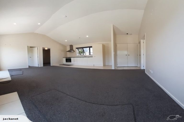 Photo of property in 28a Kamara Road, Glen Eden, Auckland, 0602