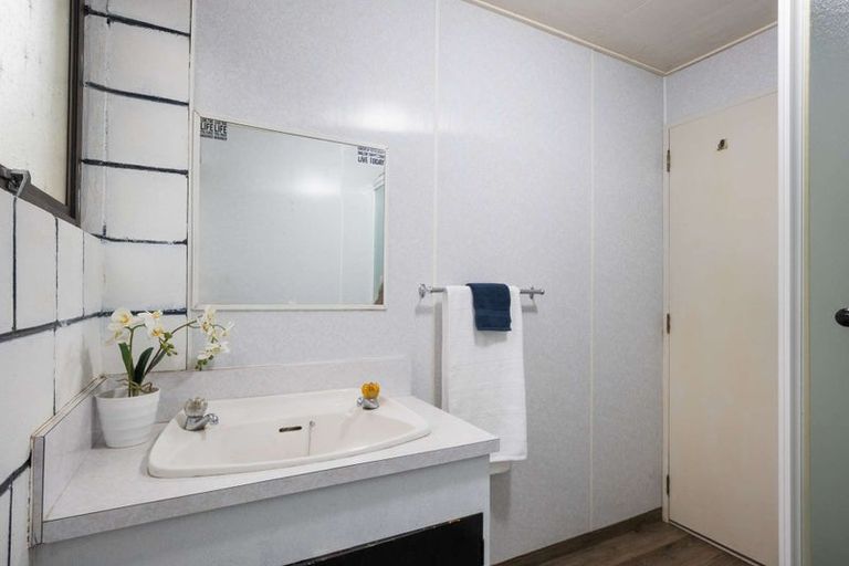 Photo of property in 15 Frimley Terrace, Waikanae Beach, Waikanae, 5036