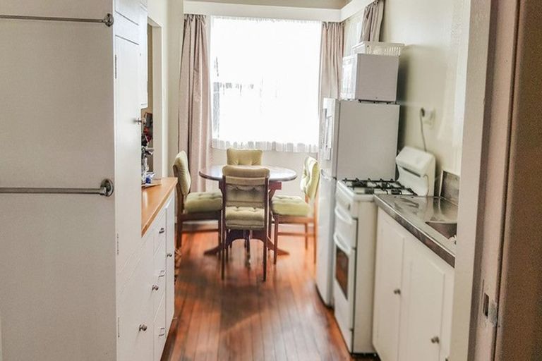 Photo of property in 72 Cook Street, Marfell, New Plymouth, 4310