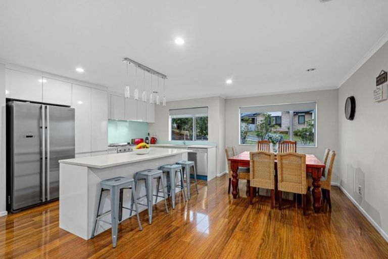 Photo of property in 102b San Marino Drive West, Henderson, Auckland, 0612