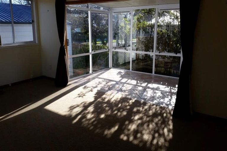 Photo of property in 15 Manu Crescent, Upper Vogeltown, New Plymouth, 4310