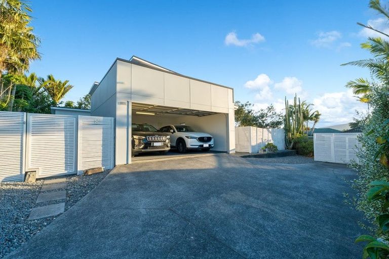 Photo of property in 8 Roy Maloney Drive, Henderson, Auckland, 0612