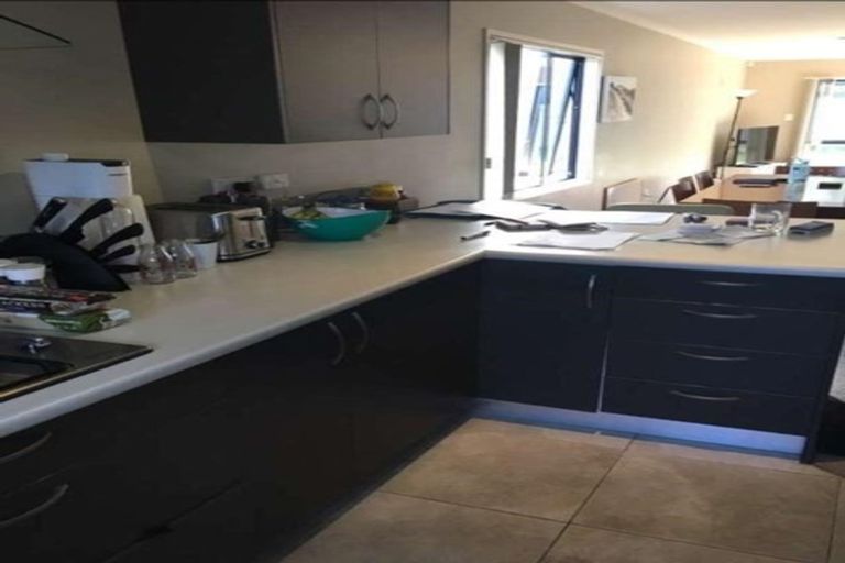 Photo of property in 4 Vicente Place, Oteha, Auckland, 0632