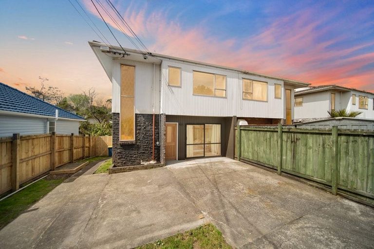 Photo of property in 1/10 Sunnyside Road, Sunnyvale, Auckland, 0612