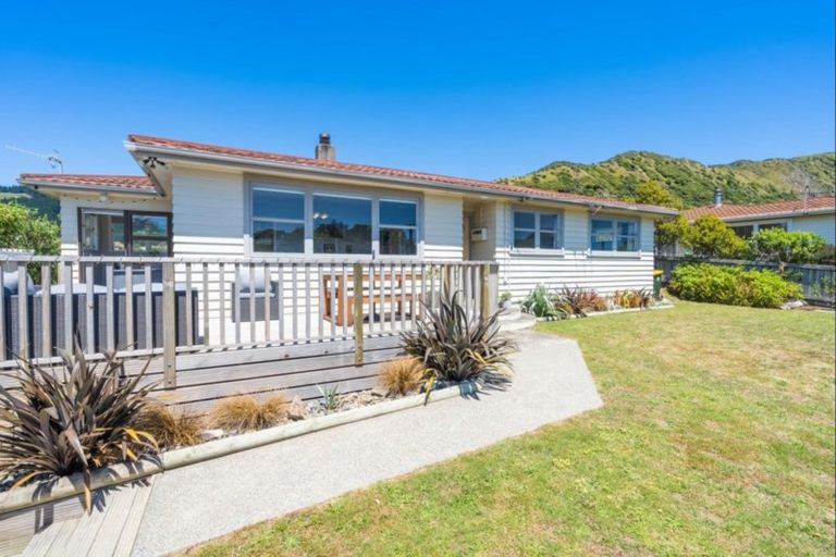 Property details for 104 Tilley Road, Paekakariki, 5034