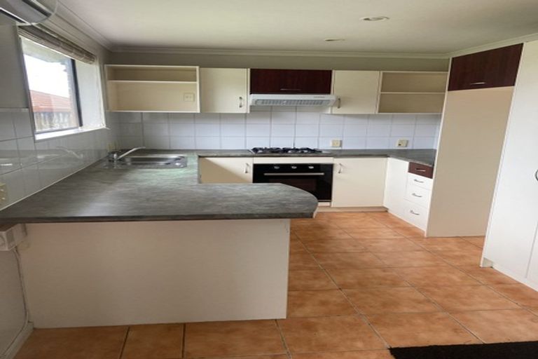 Photo of property in 10 Waldos Way, Mangere, Auckland, 2022