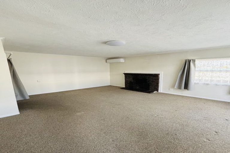 Photo of property in 4 Kaponga Crescent, New Lynn, Auckland, 0600