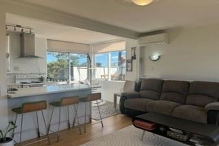 Photo of property in 27 Sunhill Road, Sunnyvale, Auckland, 0612