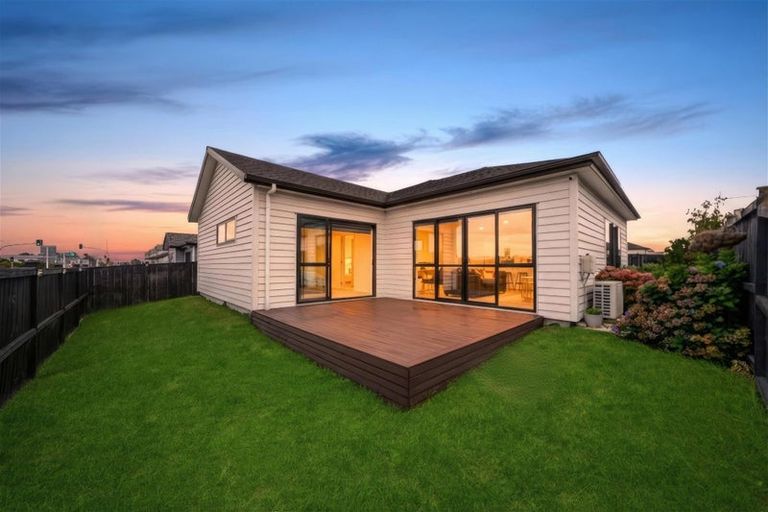 Photo of property in 6 Kakabeak Way, Takanini, 2110