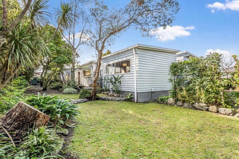 Photo of property in 105a Pahiatua Street, Hokowhitu, Palmerston North, 4410
