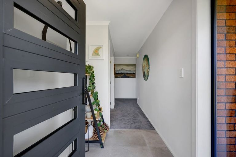 Photo of property in 17 Ashmore Drive, Frankleigh Park, New Plymouth, 4310