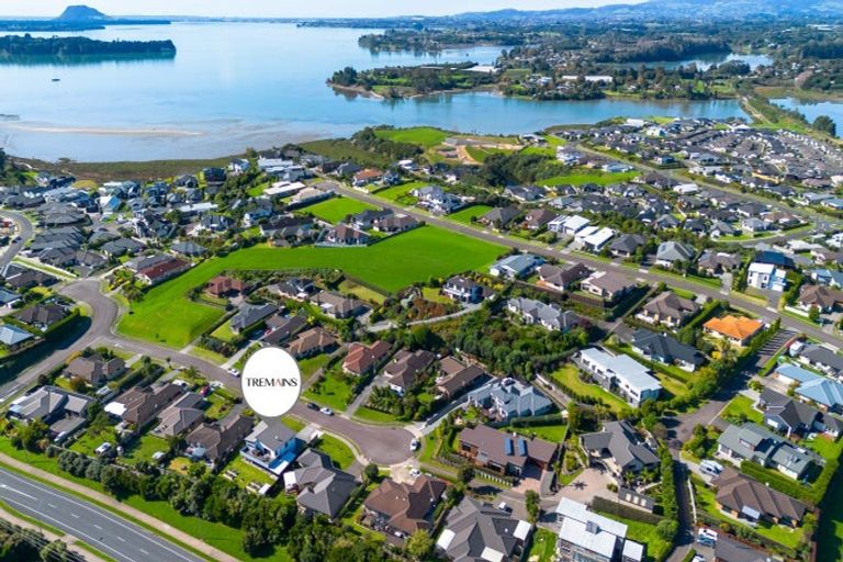 Photo of property in 12 Haden Place, Omokoroa, 3114