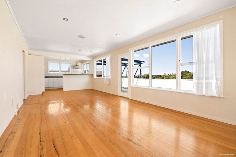 Photo of property in 29 Sycamore Drive, Sunnynook, Auckland, 0620