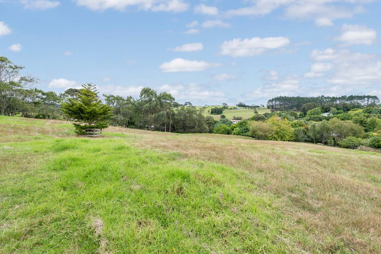 Photo of property in 165 Valley Road, Waimauku, 0881