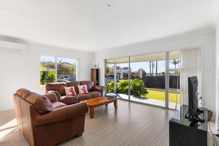 Photo of property in 16 Fielding Crescent, Farm Cove, Auckland, 2012