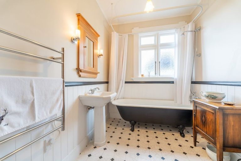 Photo of property in 18 Ure Street, South Hill, Oamaru, 9400