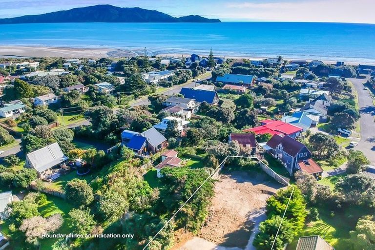 Photo of property in 25 William Street, Waikanae Beach, Waikanae, 5036