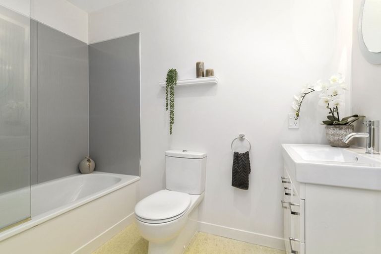 Photo of property in 8a Hollies Crescent, Johnsonville, Wellington, 6037