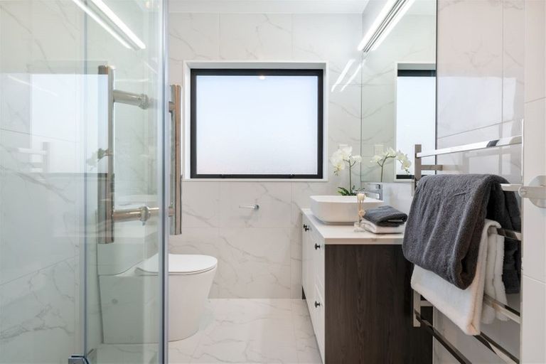 Photo of property in 11 Bunbeg Crescent, Flat Bush, Auckland, 2019