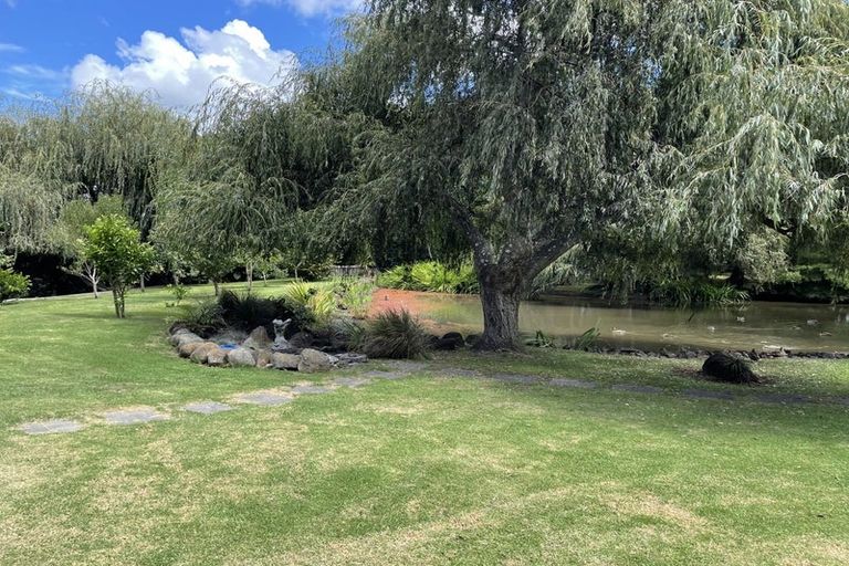 Photo of property in 21 Frank Knight Place, Waiuku, 2123