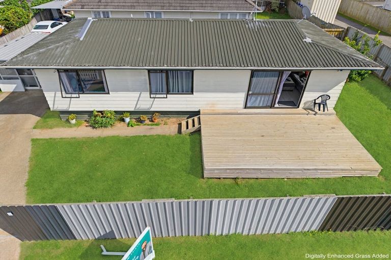 Photo of property in 2/31 Solveig Place, Randwick Park, Auckland, 2105