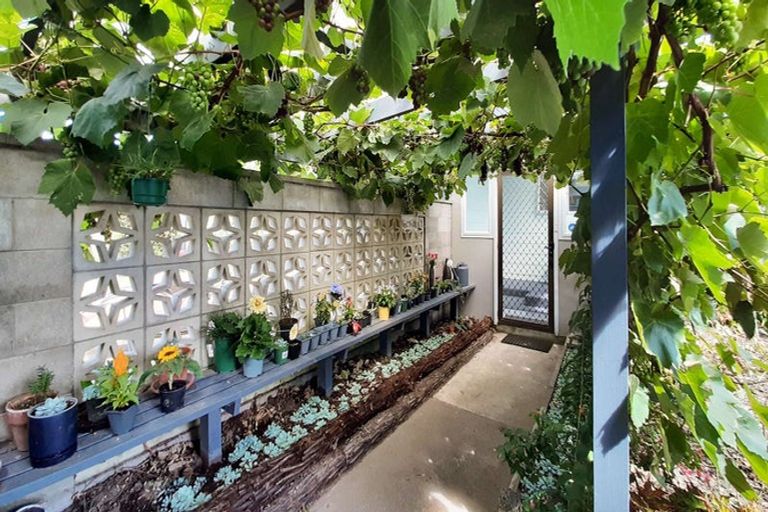 Photo of property in 27 Browning Crescent, Owhata, Rotorua, 3010