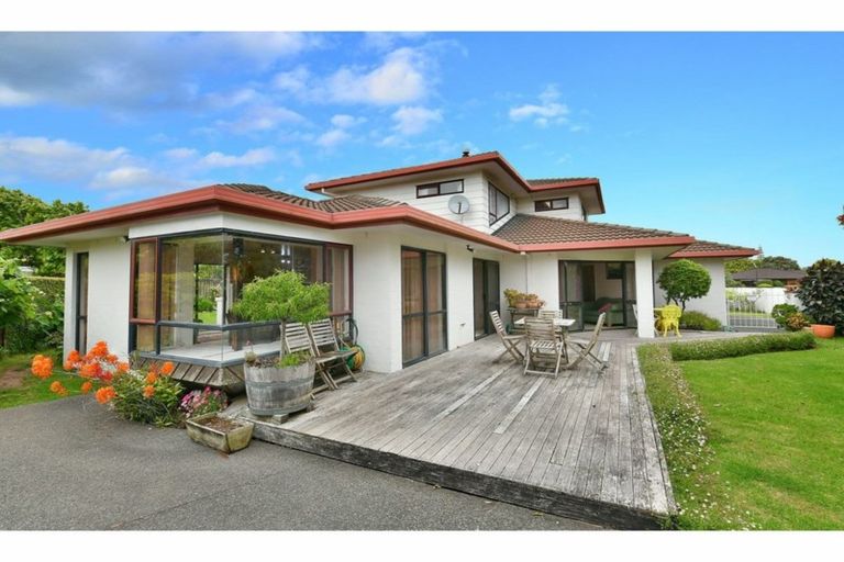 Photo of property in 27 Maygrove Drive, Orewa, 0931