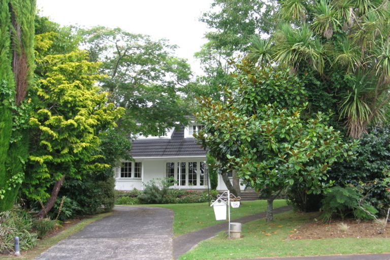 Photo of property in 18 Totara Grove, Hillcrest, Auckland, 0627