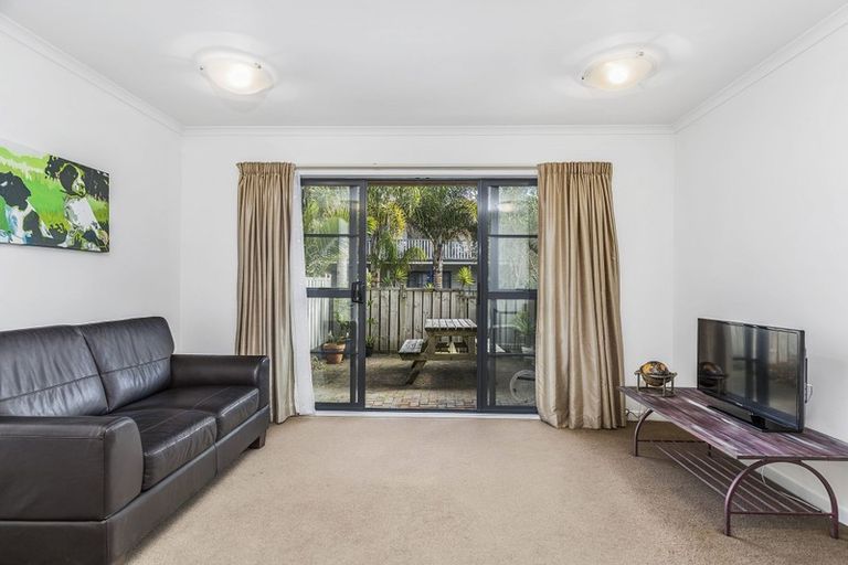 Photo of property in 24/8 Carolina Place, Albany, Auckland, 0632