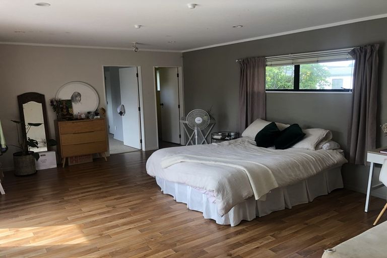 Photo of property in 128 Tutere Street, Waikanae Beach, Waikanae, 5036