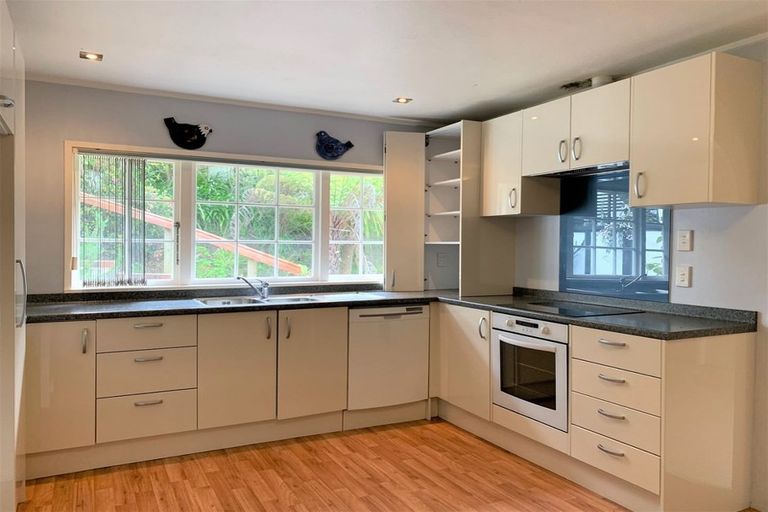 Photo of property in 28 Matipo Road, Mairangi Bay, Auckland, 0630