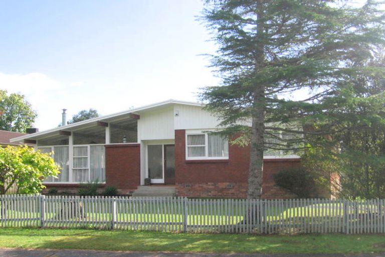 Photo of property in 13 Pendlebury Street, Green Bay, Auckland, 0604