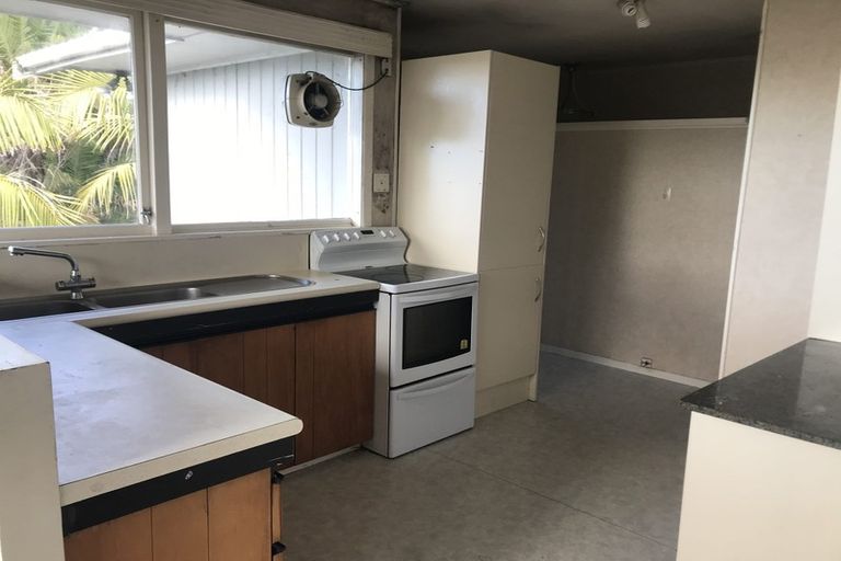 Photo of property in 32 Royal Road, Massey, Auckland, 0614