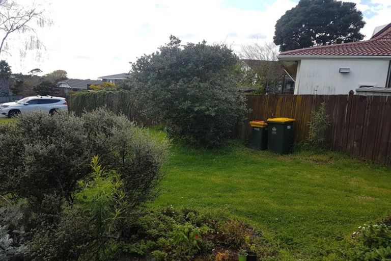 Photo of property in 1/11 Askew Place, Farm Cove, Auckland, 2012