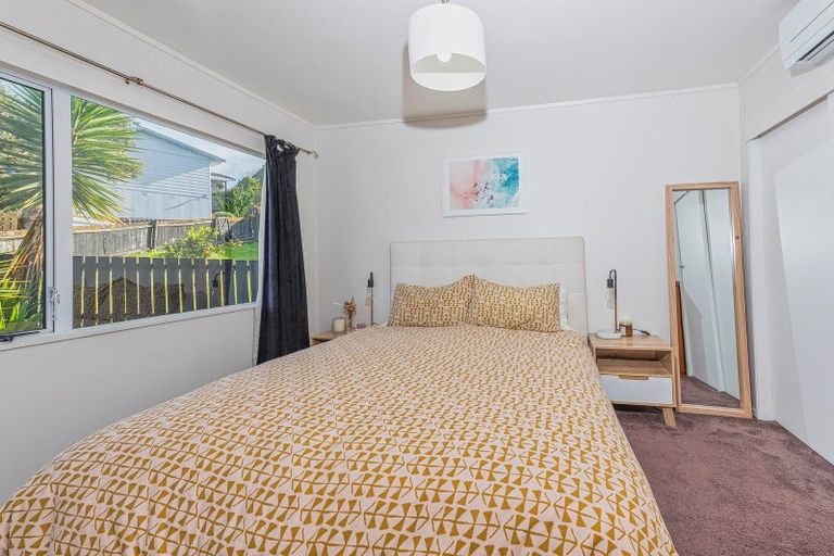 Photo of property in 2/26 Midgley Road, West Harbour, Auckland, 0618