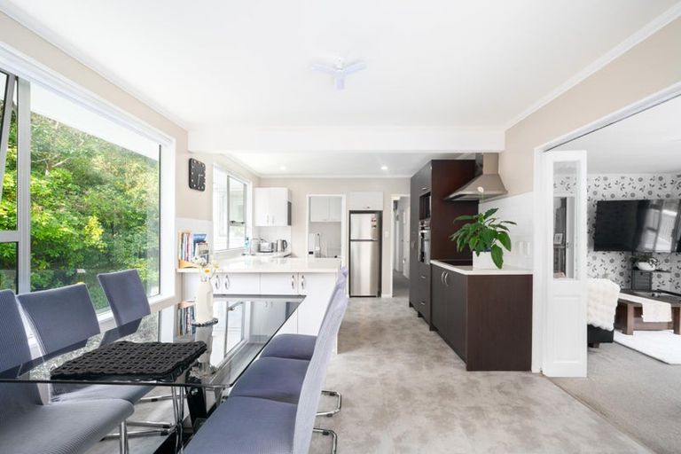 Photo of property in 4 Rokewa Way, Paparangi, Wellington, 6037